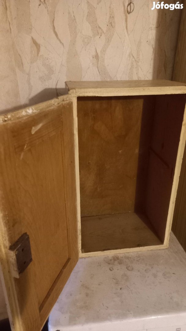 elsősegely szekrény