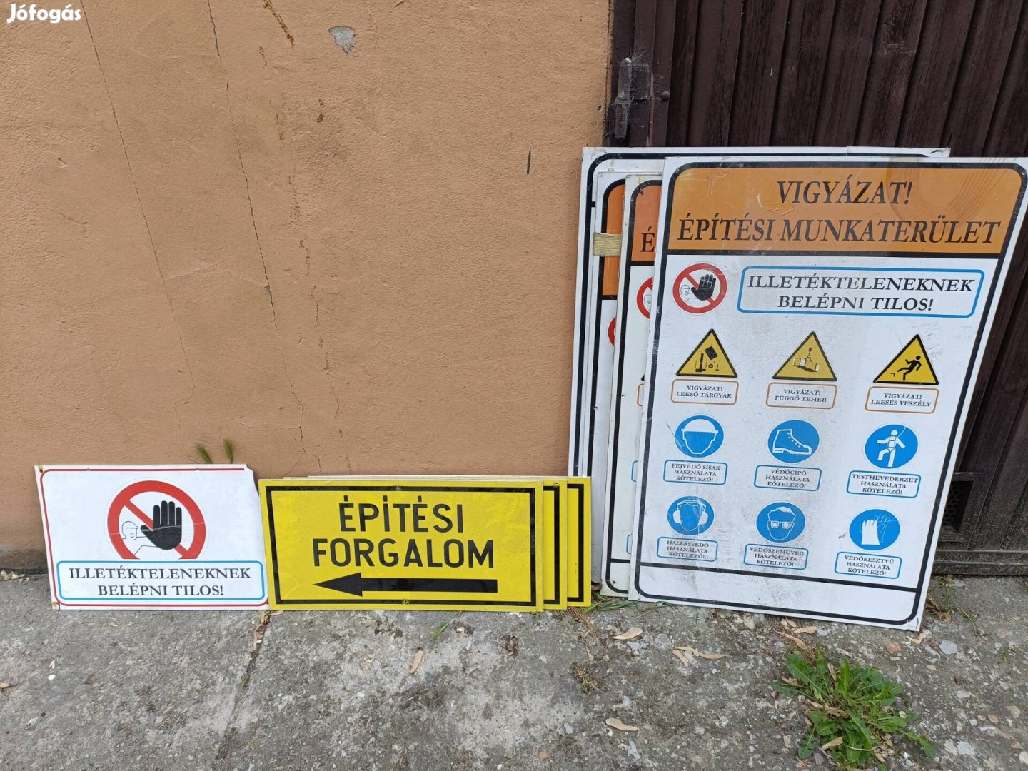 építési táblák