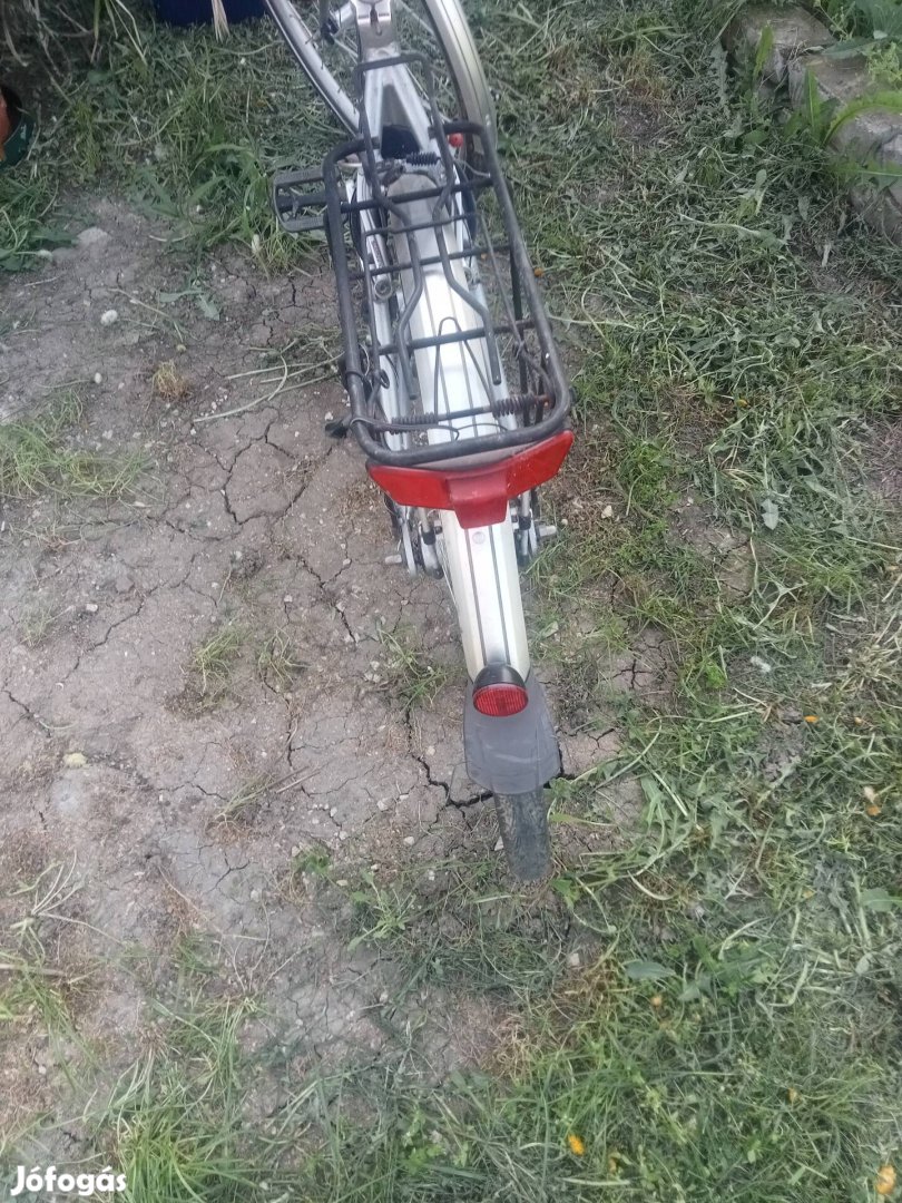 érden egy váltós bicikli sürgősen eladó.