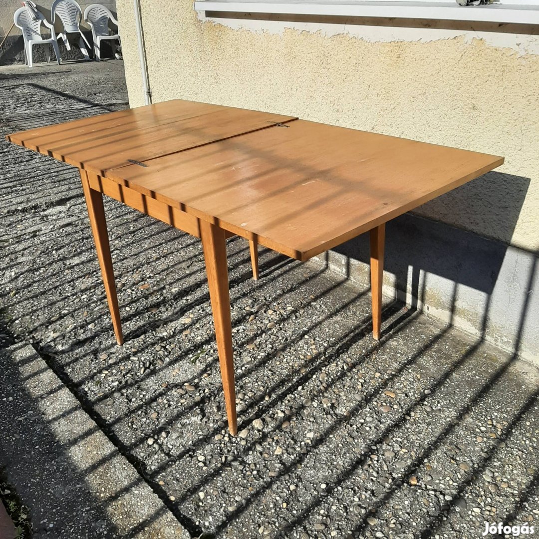 erős retro asztal kihajthatós 80x80 v.80x160cm
