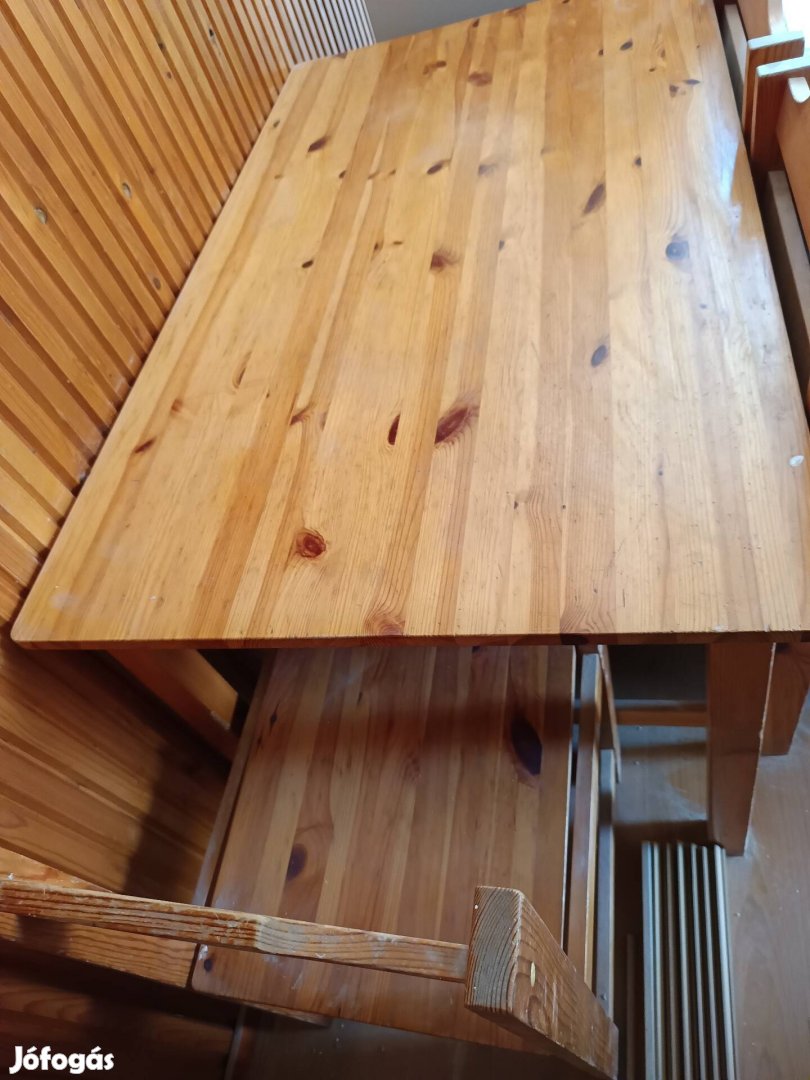 étkezőasztal 4db székkel asztal