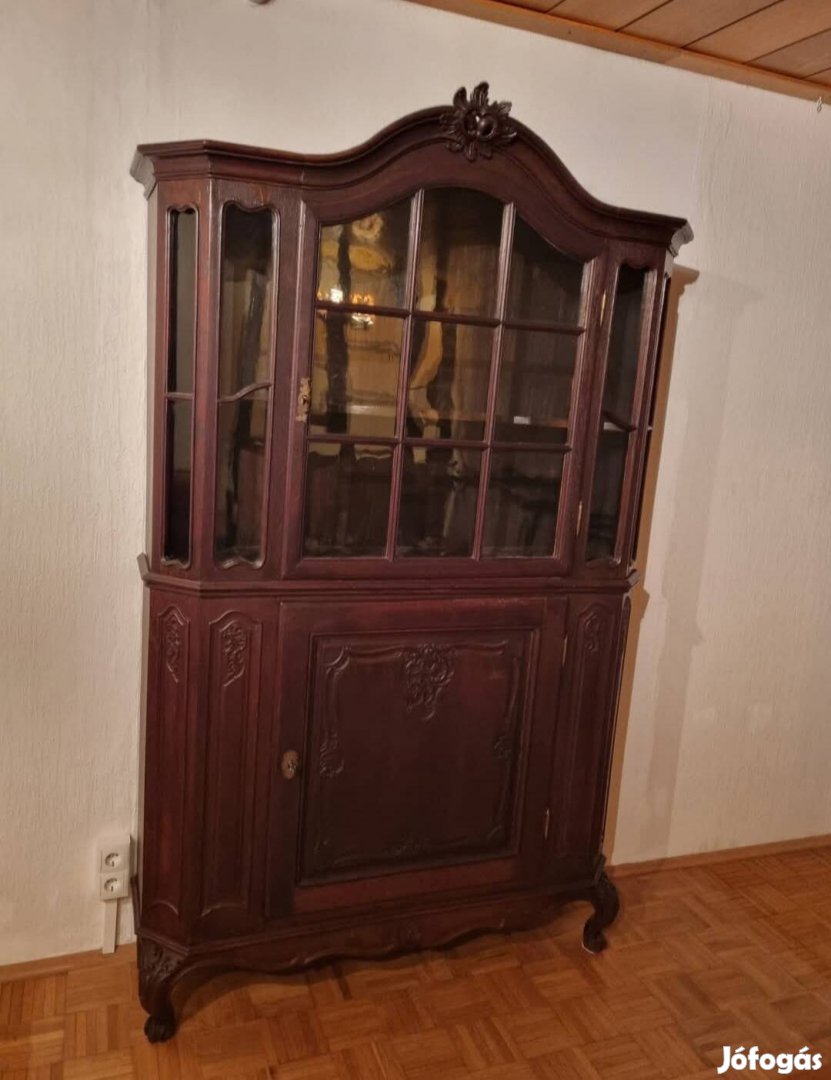 fa tálalószekrény