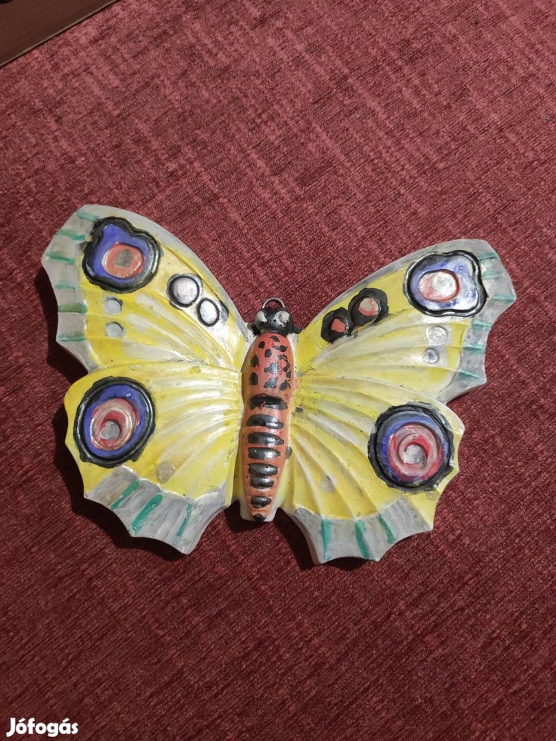 falra akasztható dekoráció pillangó
