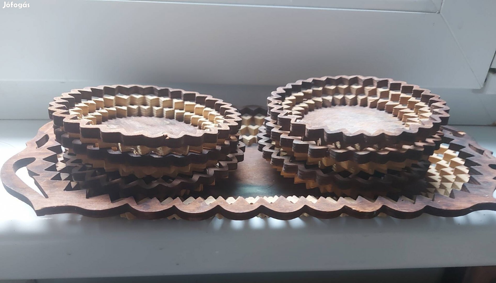 faragott tálca 6 kistányérral