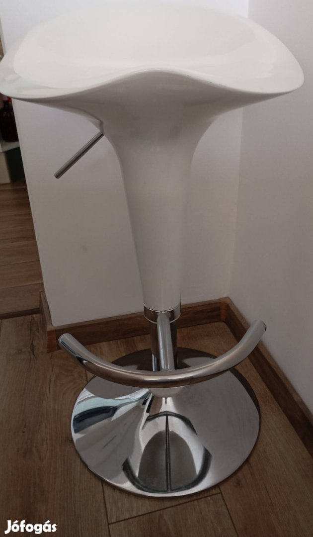 fehér krómozott bárszék