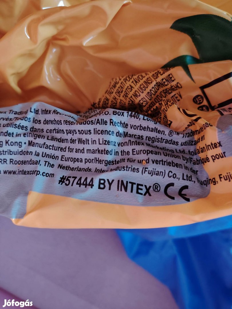 felfújható medence csuszdával