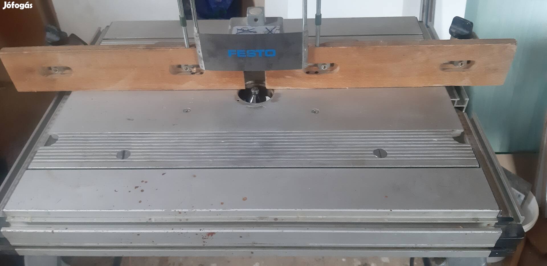 felsőmarógép asztallal