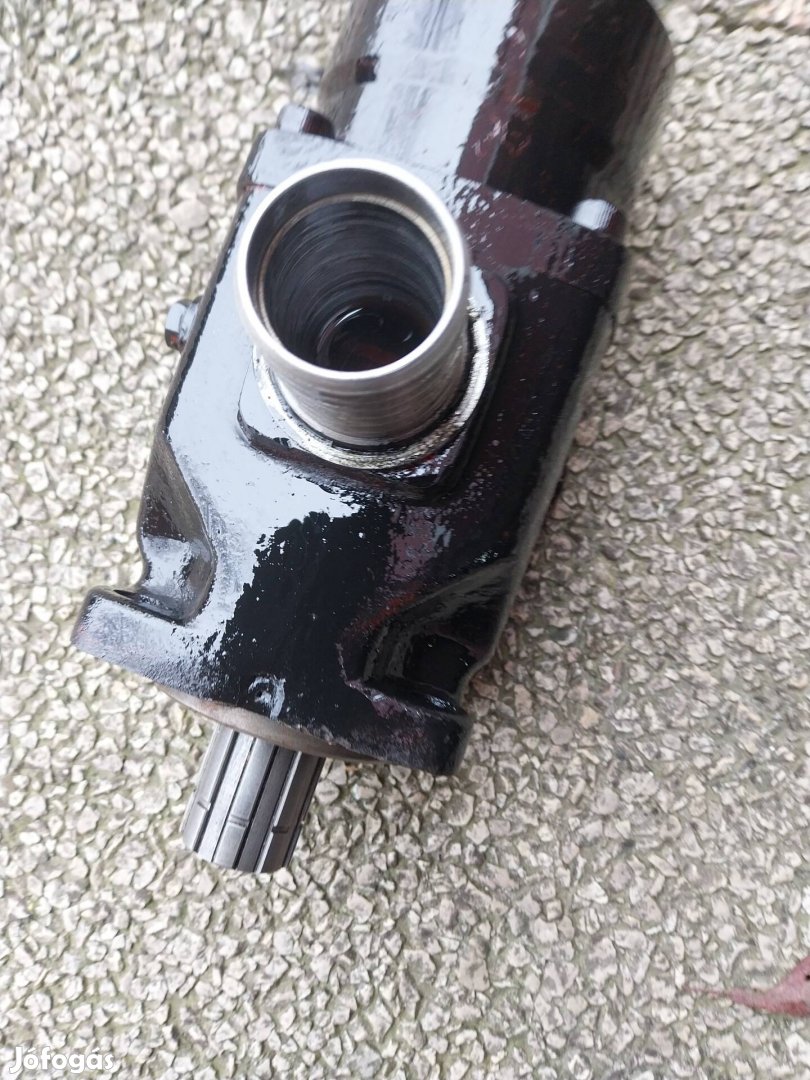 felujitott 6dugattyus hidraulikaszivattyu bordás tengelyel 