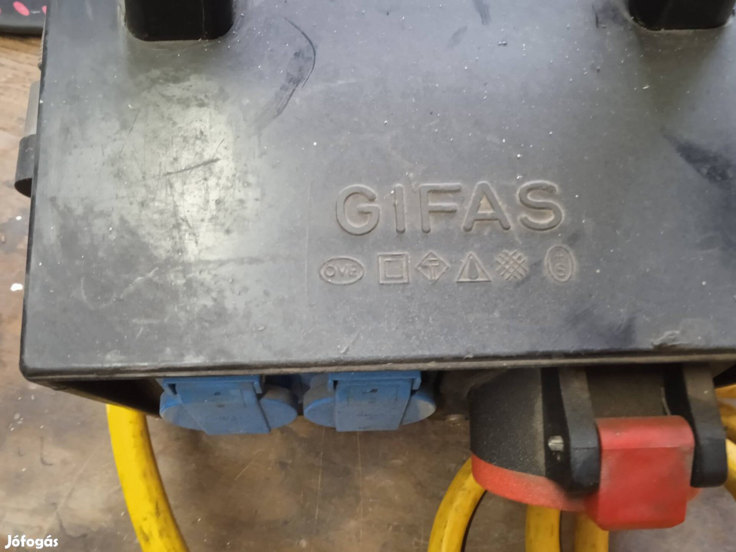 felvonulási Szekrény Kalocsa szekrény 3 fázisu