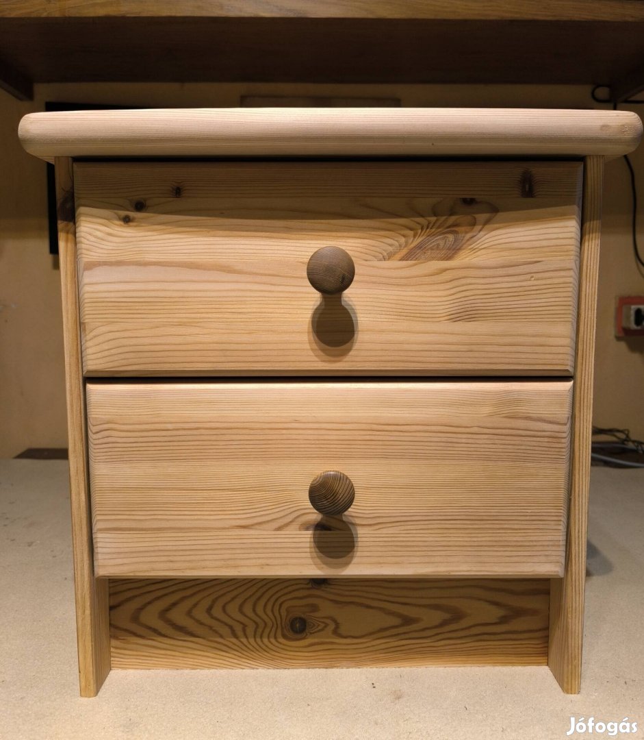 fenyő éjjeliszekrény