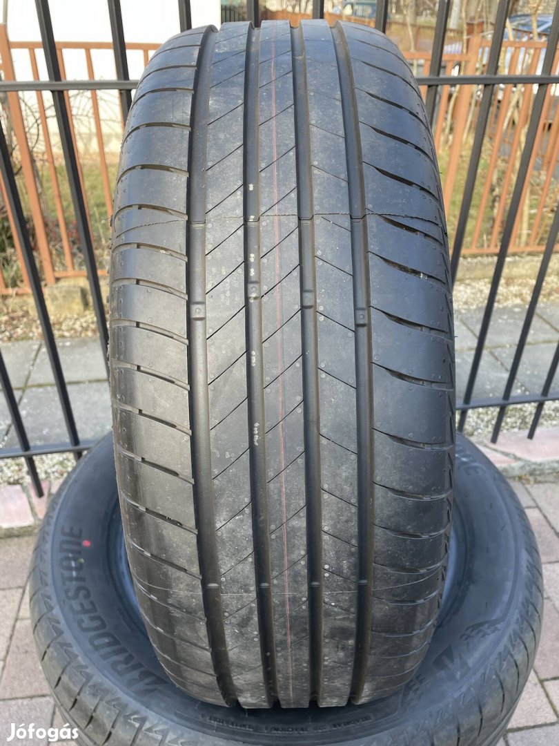 festékcsíkos,szőrpöttyös Bridgestone 235/55 R18 nyári gumi