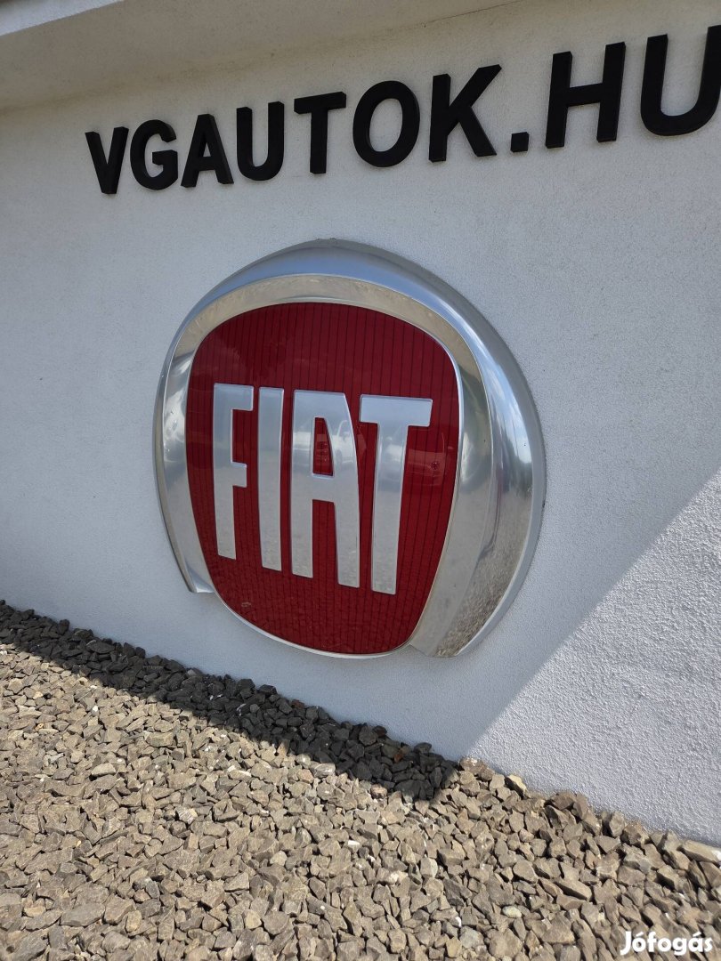 fiat logo embléma jelvény