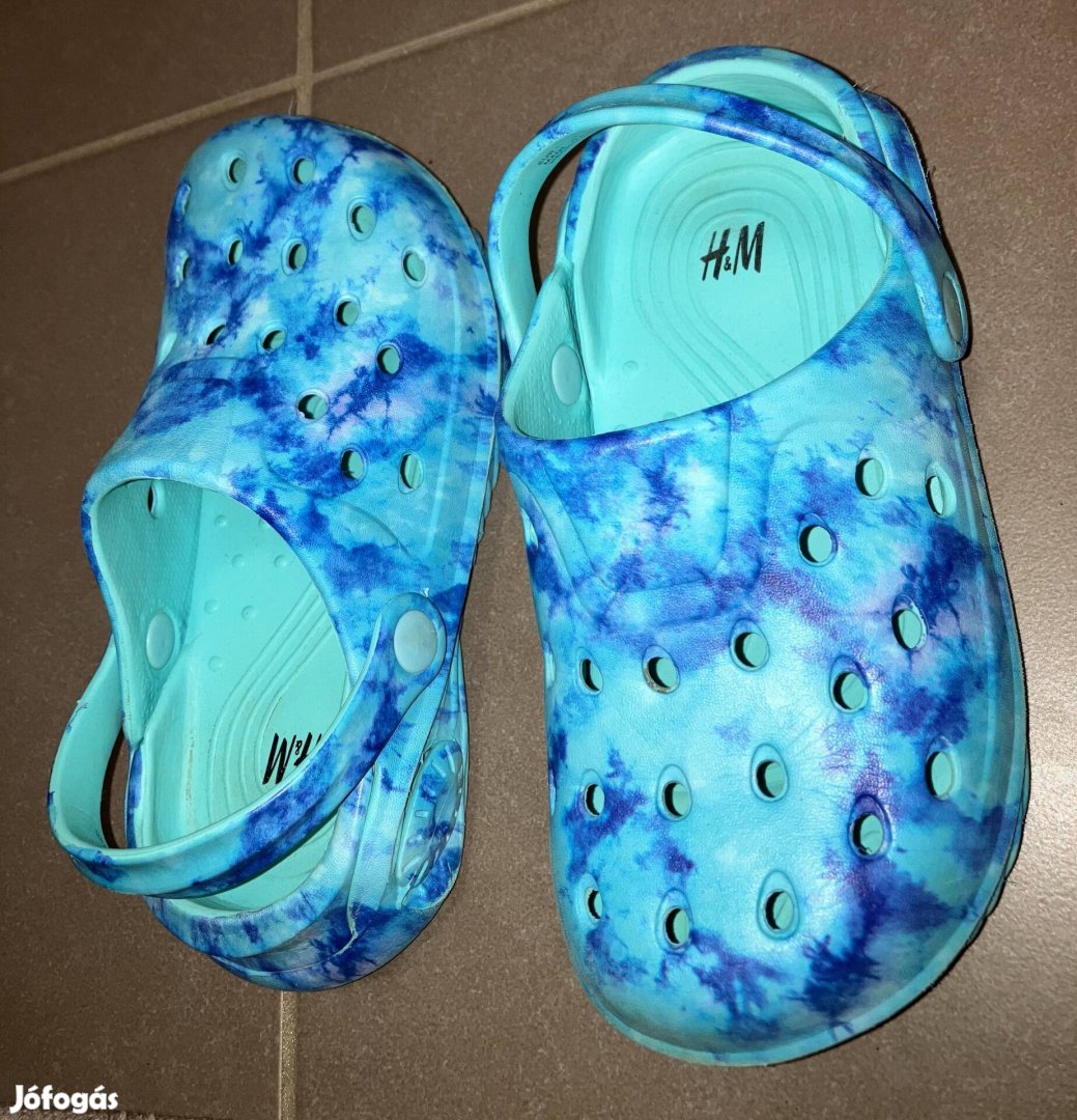 fiú papucs/szandál 30/31; strandpapuccs (olyan mint a Crocs)