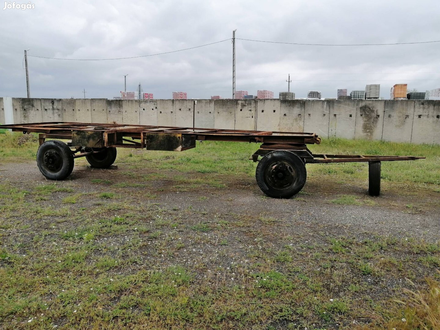 fix pótkocsi bálaszállító