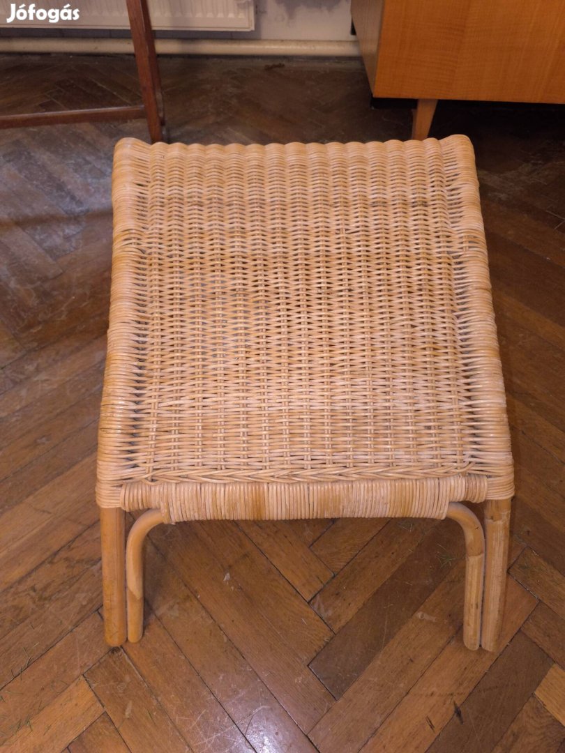 fonott rattan lábtartó