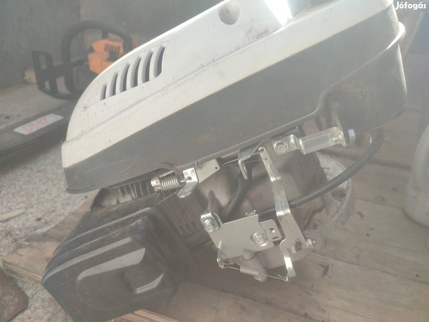 fűnyíró motor alkatrésznek 