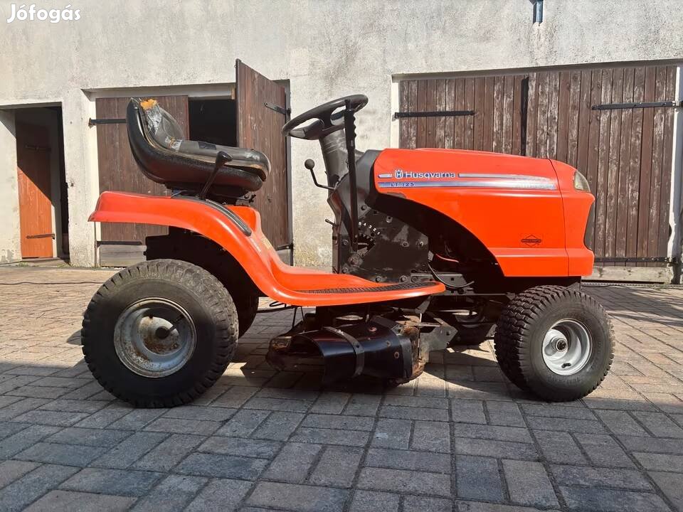 fűnyíró traktor Husqvarna LT125