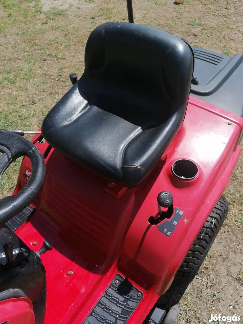 fűnyíró traktor, fűnyírótraktor Briggs Mtd 