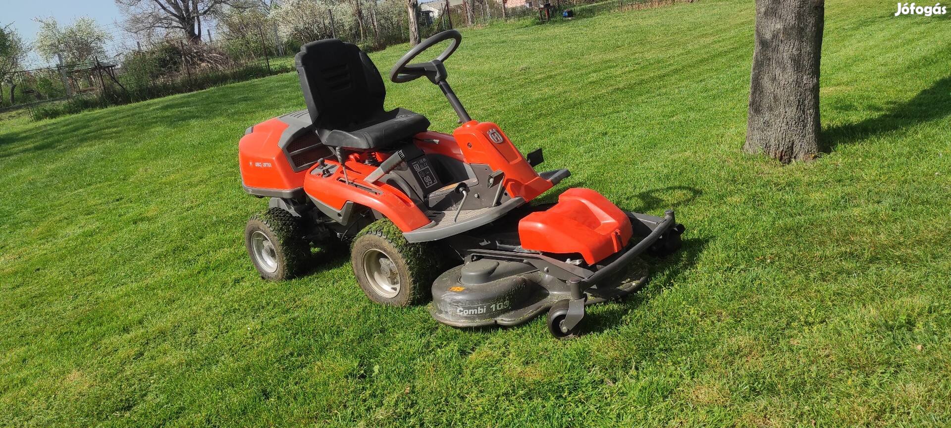 fűnyíró traktor fűnyírótraktor Husqvarna 4x4