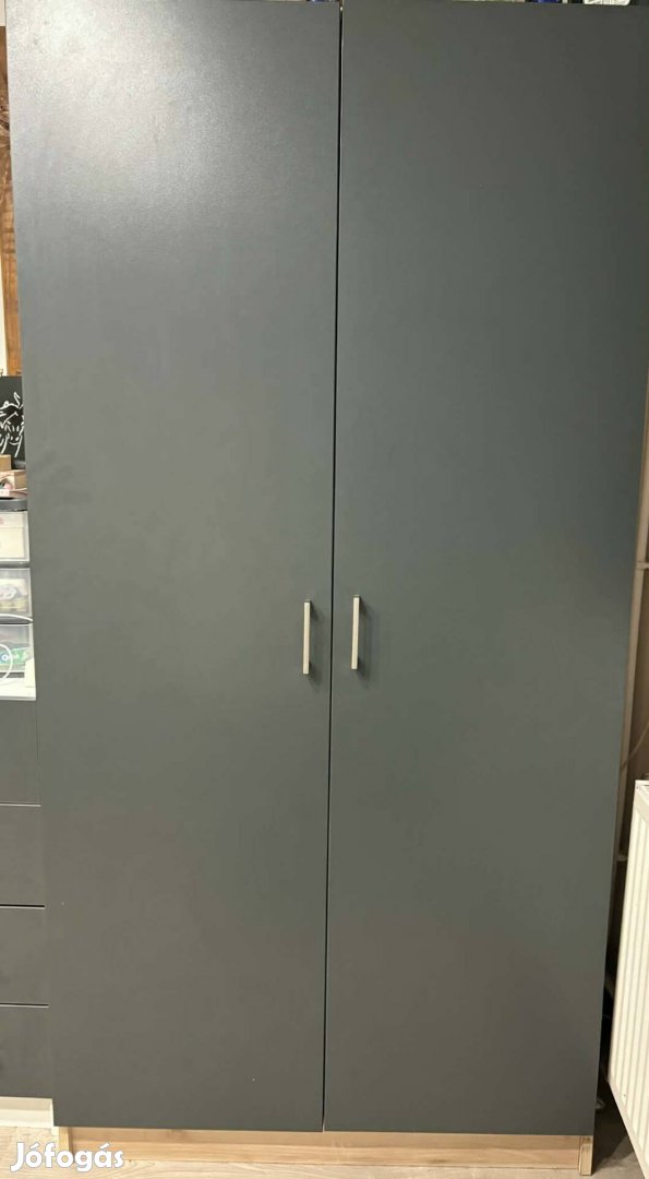 gardrób szekrény újszerű állapotban