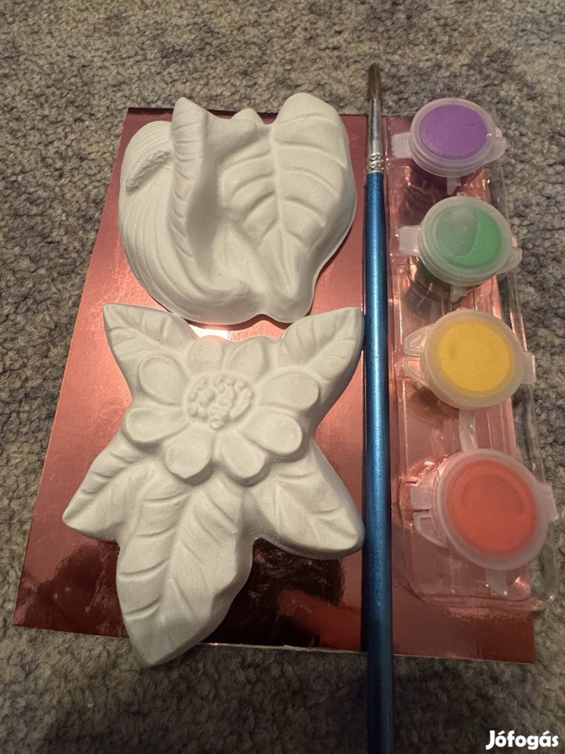 gipsz virág figurákkal festékek ecset