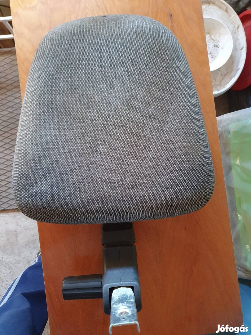 gurulós szék támla