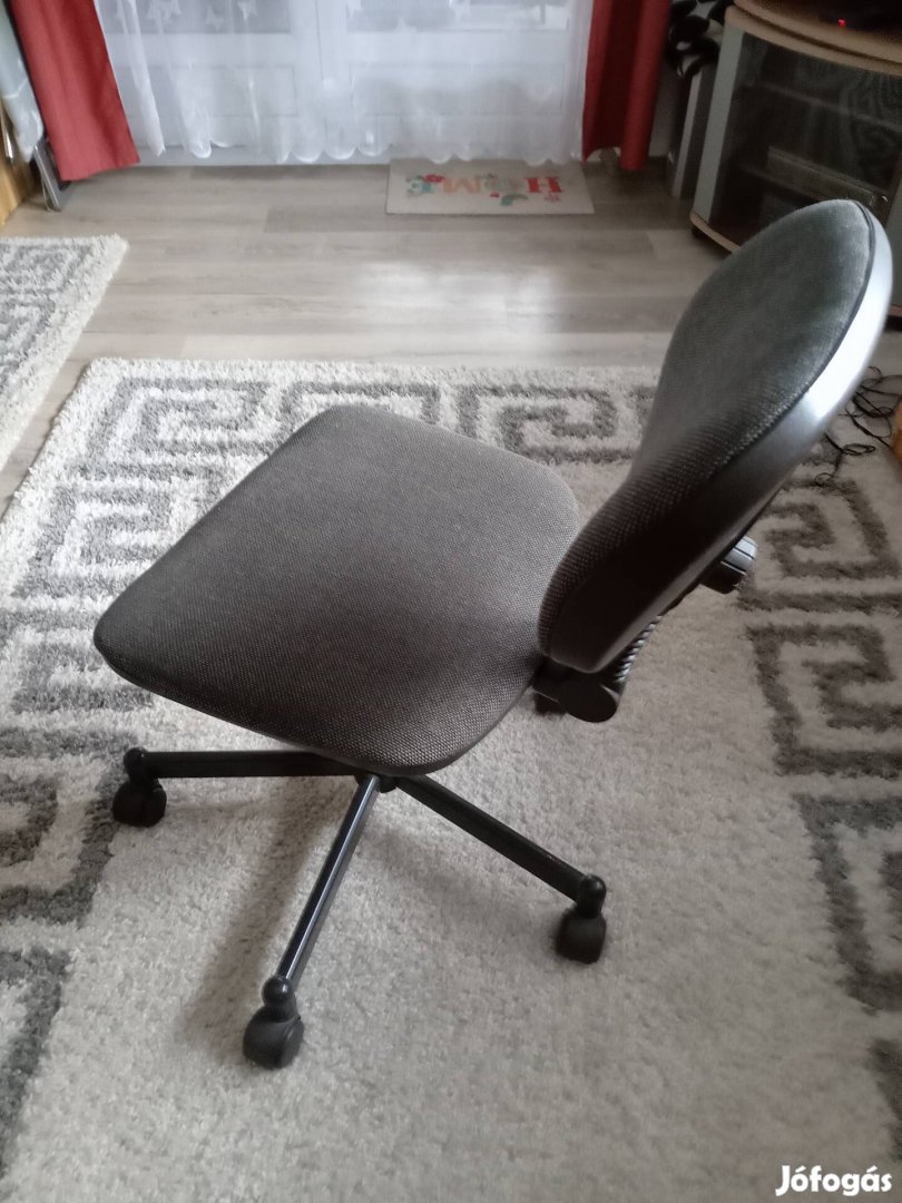 gurulós iróasztalszék