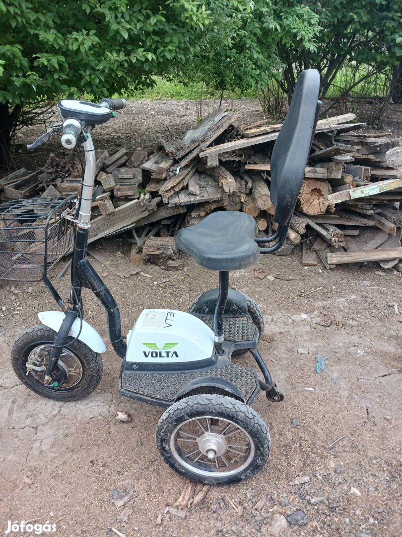 három kereku elektomos robogó
