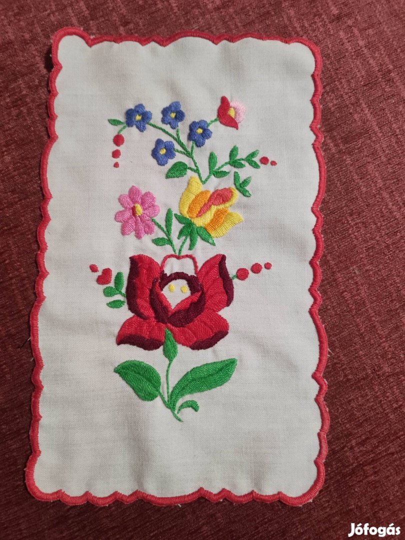 hímzett terítő 27x16cm