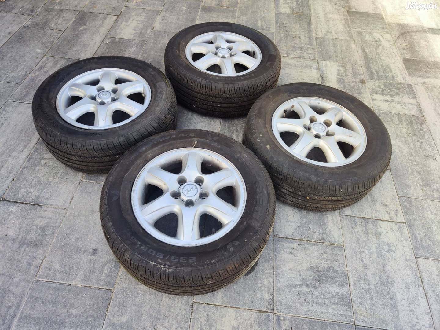 hyundai Tucson újszerű téli gumis felni szett 235/60r16 2005-2009