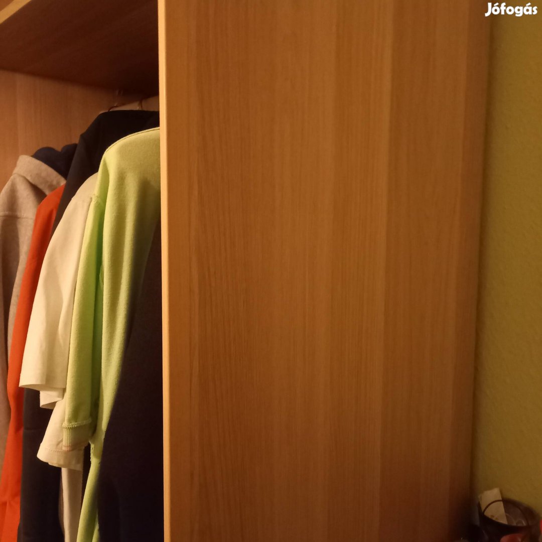 ikeás,tükrös szekrény!!