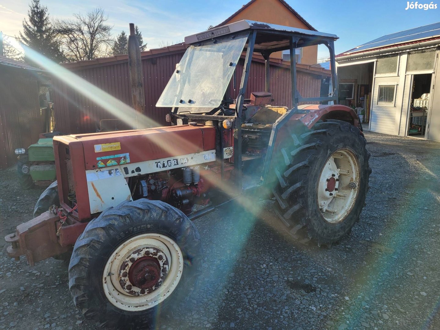 internacional 833a Összkerekes traktor eladó