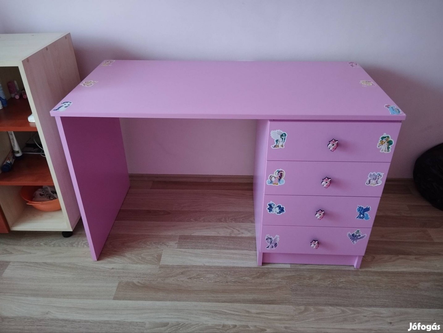 íróasztal megkímélt