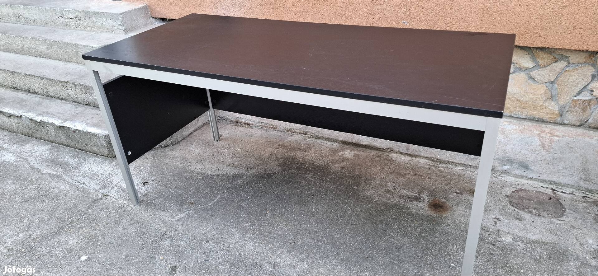 irodai íróasztal 150 cm