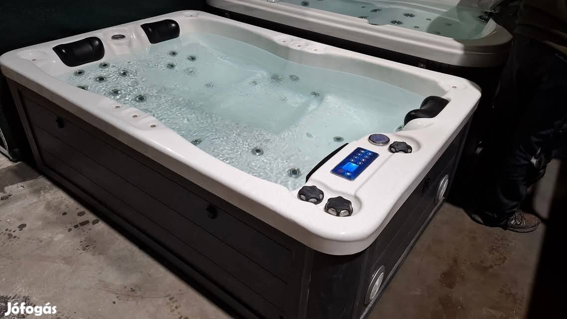 jakuzzi jacuzzi spa pezsgőfürdő dézsa medence kert kerti grill szauna