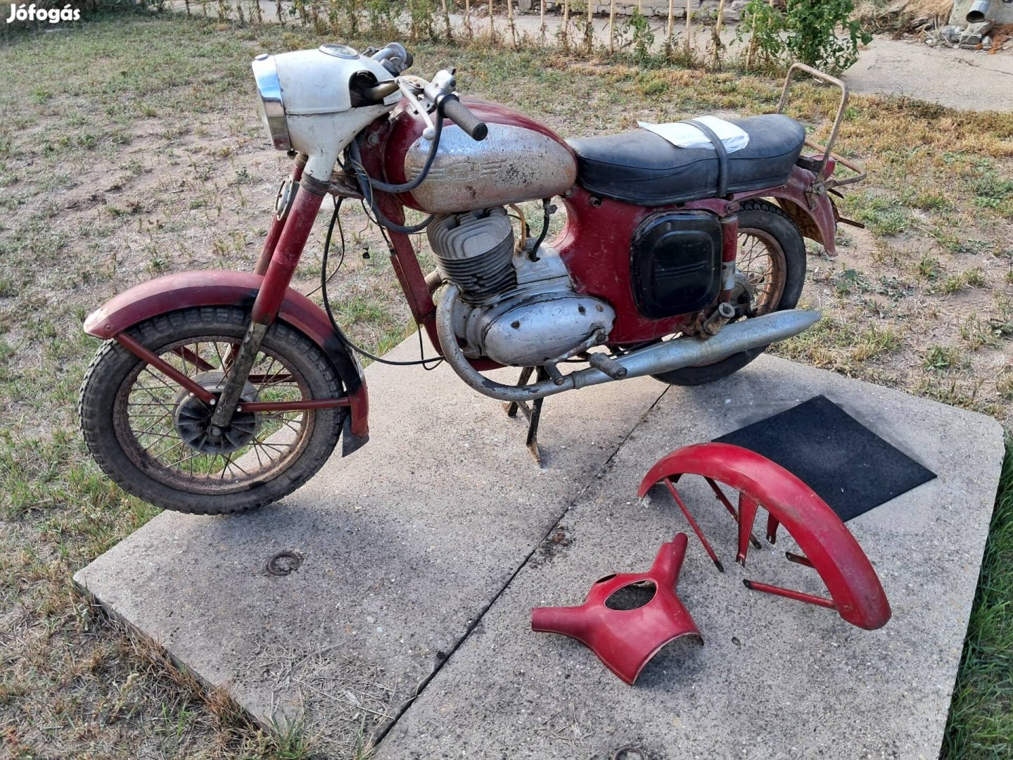 jawa 559 panelka alkatrészek 