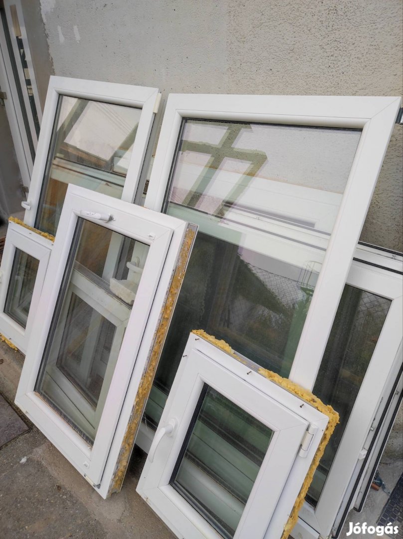 jó állapotú műanyag ablak olcsón eladó.