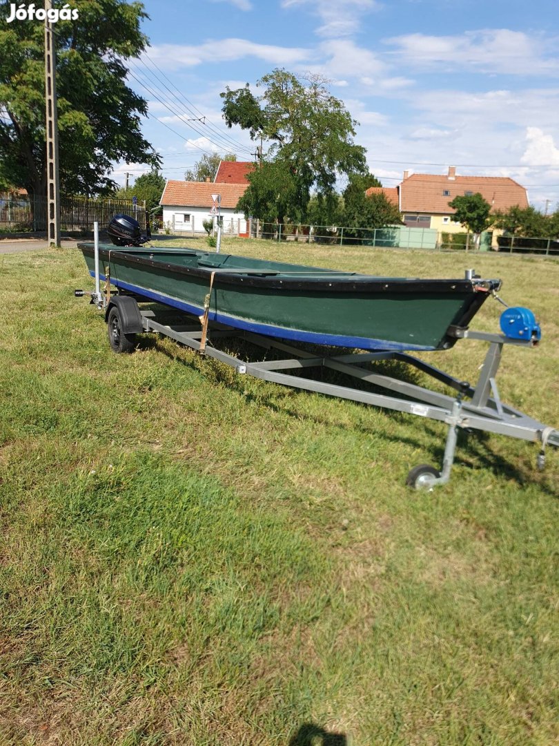 kampó megkímélt csónak horgászcsónak hajó