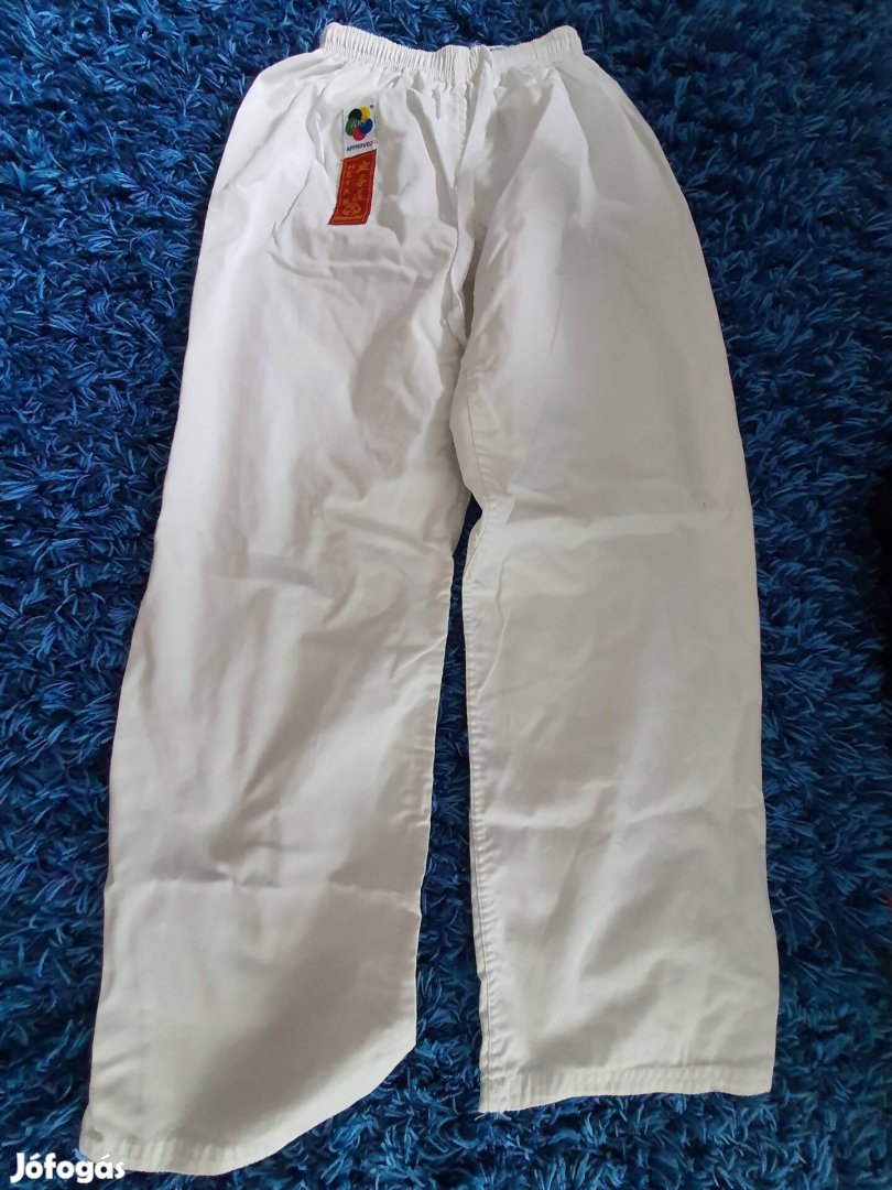 karate ruha és védő felszerelések versenyre is. 180-as méret