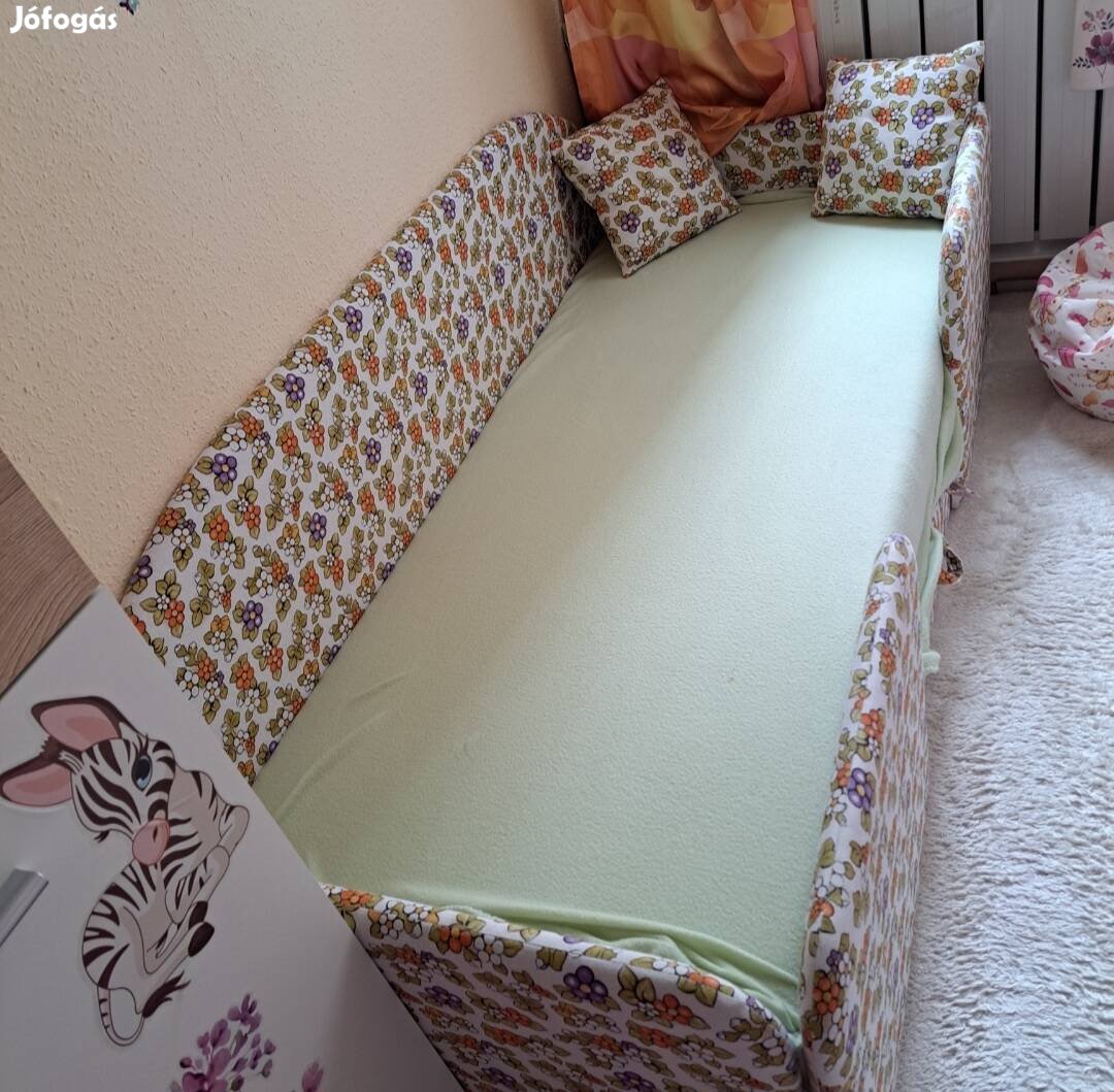 kárpitozott gyerekágy
