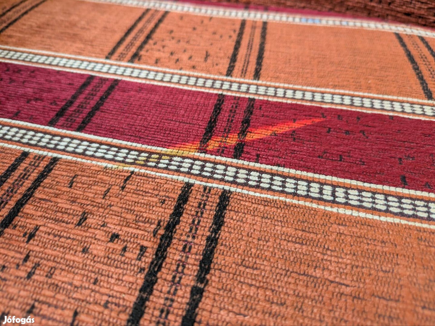 kárpitozott kanapé