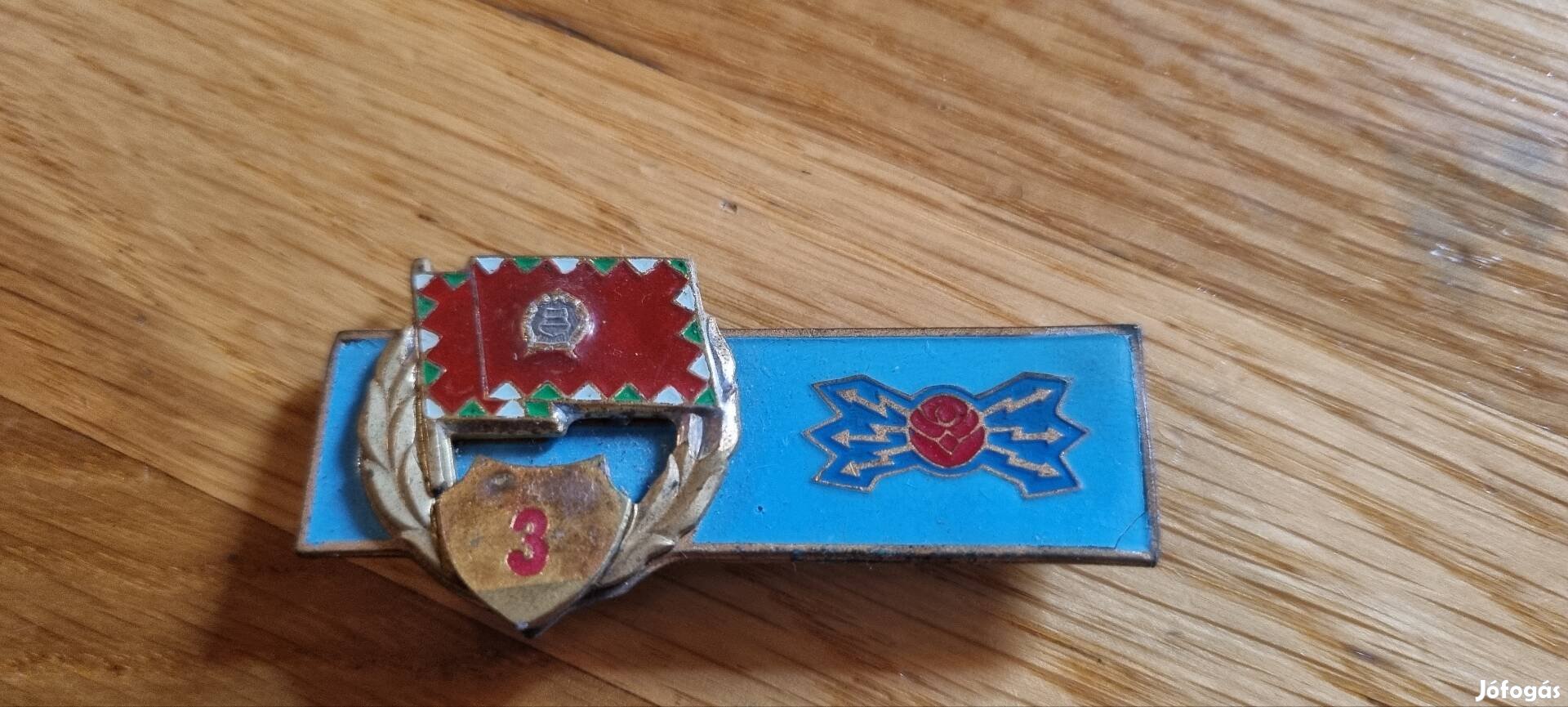 katonai kitűző, jelvény