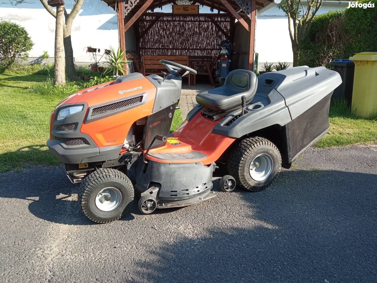 kb 20 üzemórás Husqvarna fűnyíró traktor, fűnyírótraktor