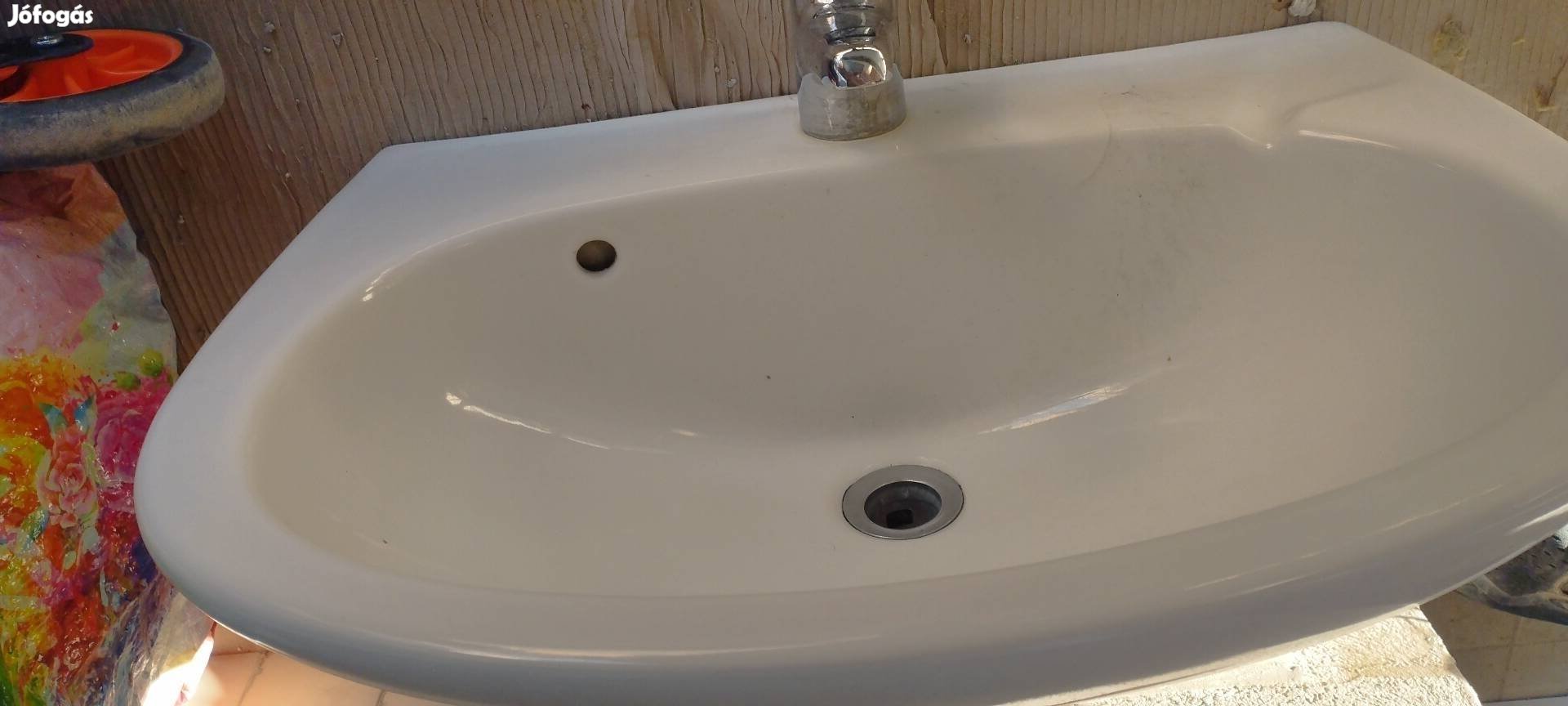 kerámia mosdó,. kézmosó csappal,