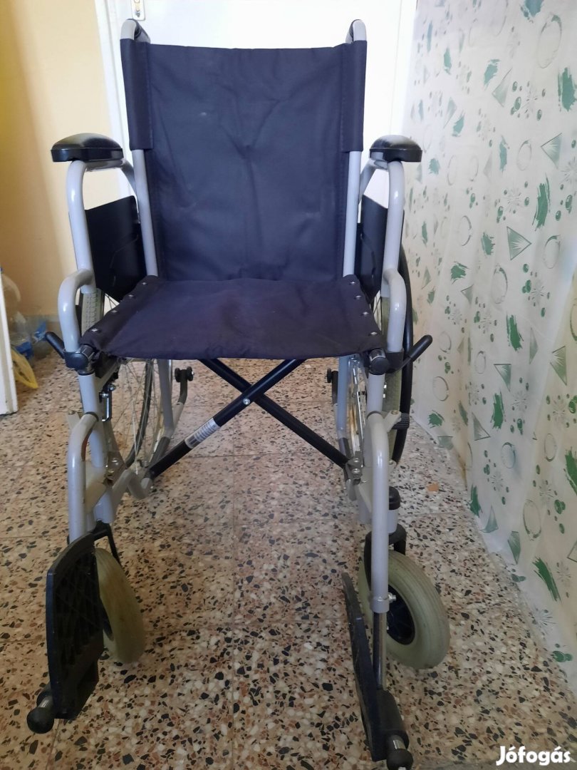 kerekesszék majdnem új
