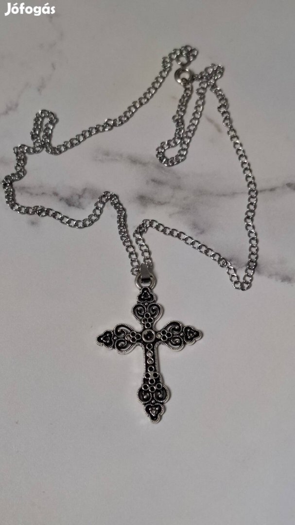 kereszt medál nyaklánccal