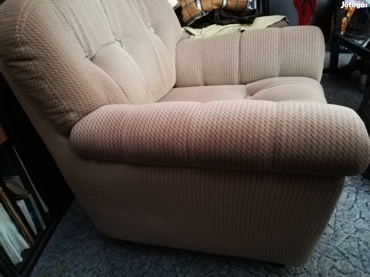 két fotel egy szétnyitható kanapé ajándék