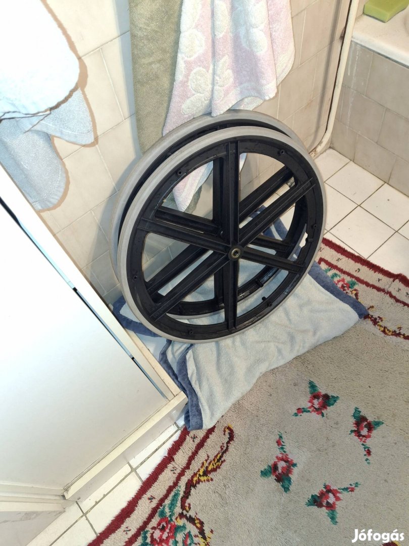 kétt darab 24x1, 75 abroncsos kerék