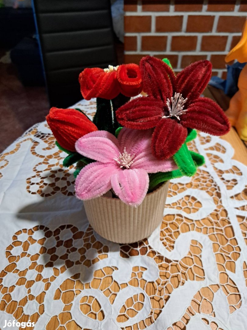 kézzel készült bársony virag cserepbe