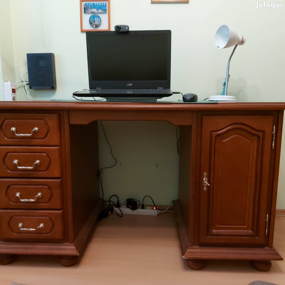 kifogastan állapotú szobai íróasztal (szép)